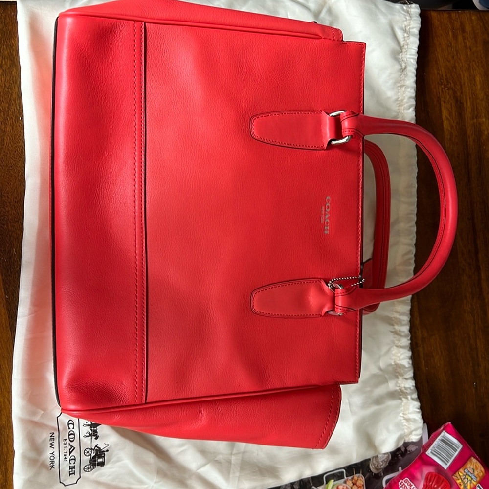 Women’s leather Coach purse